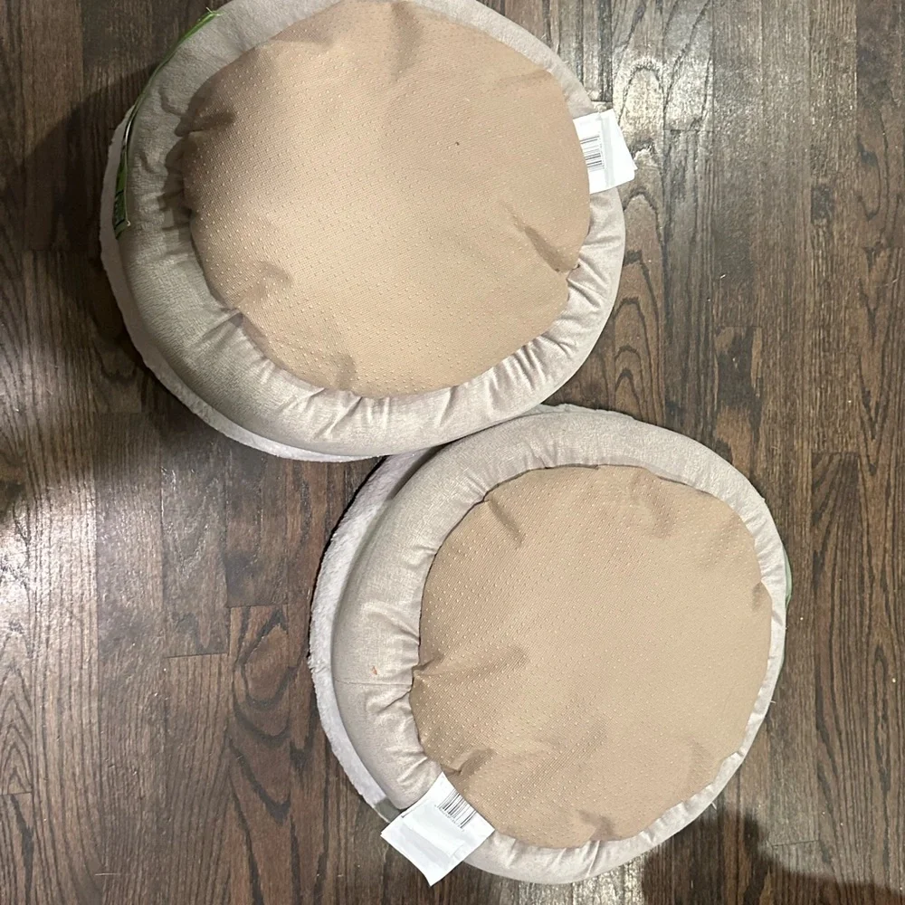 NEW Cozy Cream Pet Bed dog or cat- NEW! One left!